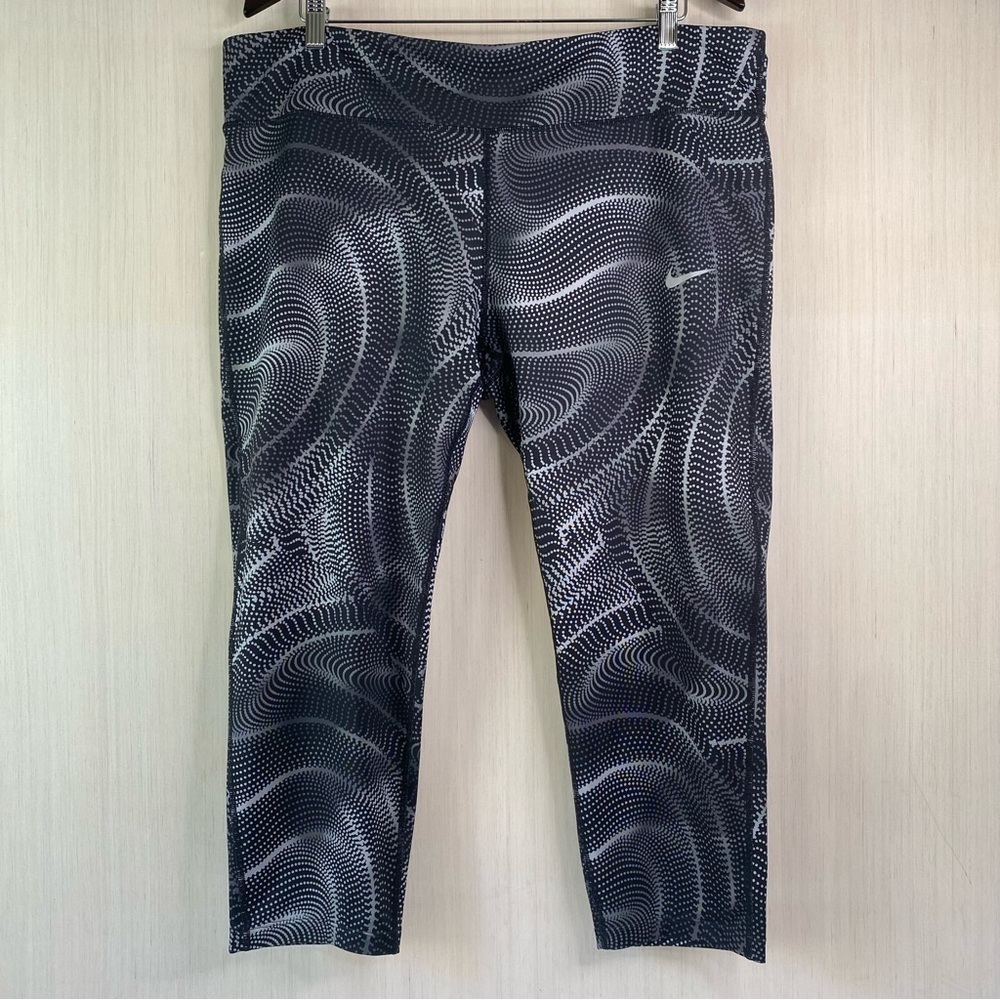 NWT Nike Women's Plus Dri Fit Training Crop Leggings Black/White 2X